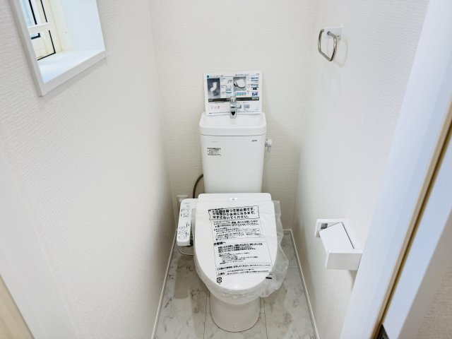 【トイレ】 | 市川市大野町１丁目新築戸建（大野町第２期） | 温水洗浄暖房便座つきトイレ