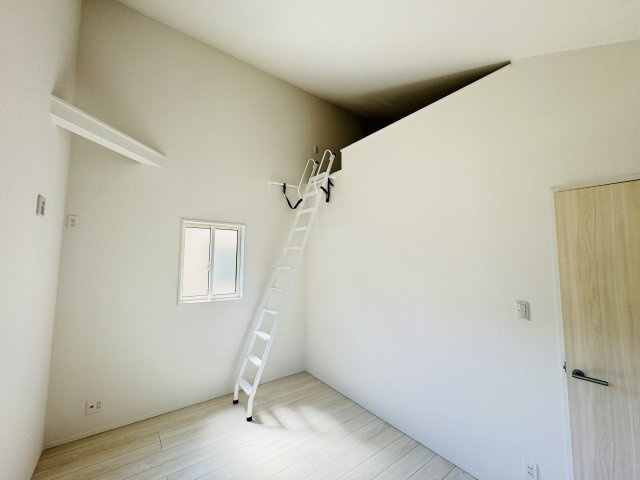 【子供部屋】 | 市川市大野町１丁目新築戸建（大野町第２期） | 6.4帖洋室・ロフト付き