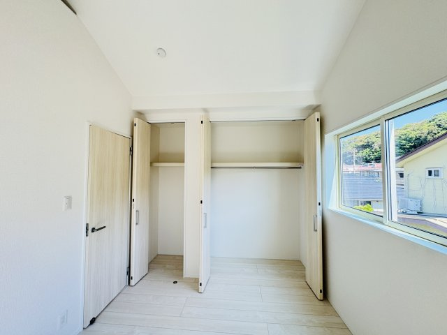 【収納】 | 市川市大野町１丁目新築戸建（大野町第２期） | 6.4帖洋室収納・クローゼット２つでたっぷり収納♪