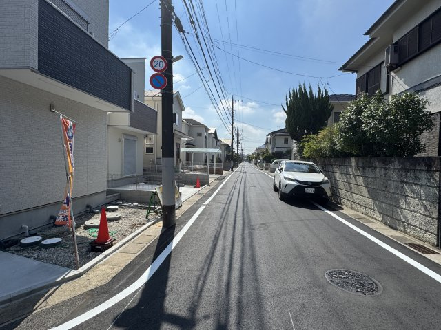 市川市大野町１丁目新築戸建（大野町第２期）の前面道路含む現地写真|南西側前面道路・幅員約6ｍ