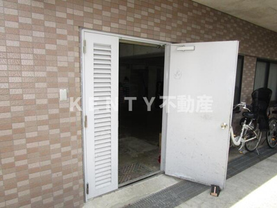 【玄関】 | Ａ＆Ａ馬込 | 明るい玄関です