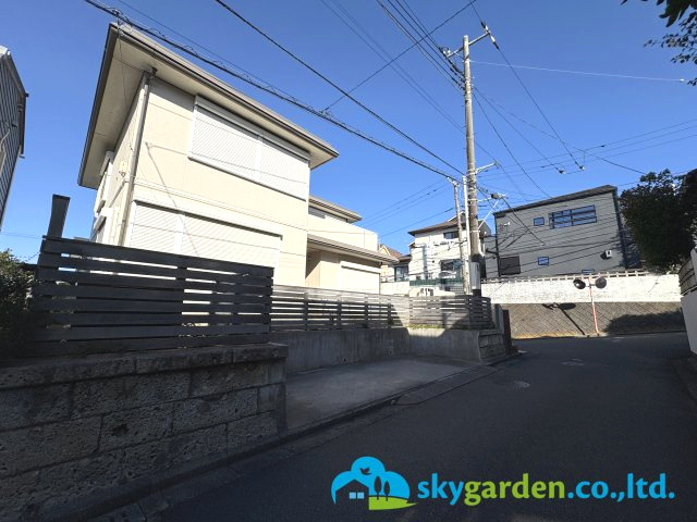 鎌倉市腰越　中古戸建の前面道路含む現地写真