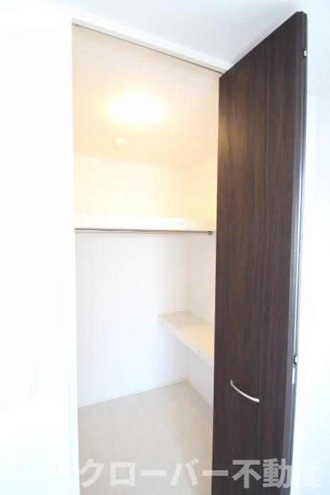 サンライズ豊益 築港町の収納|ウォークインクローゼット