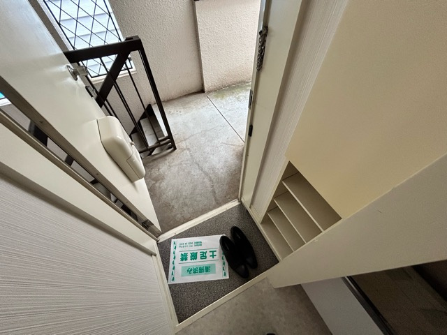 リュ・プラタンの玄関