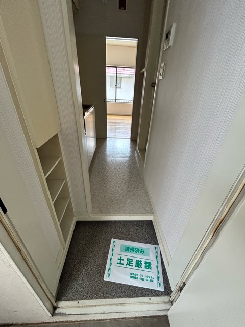 リュ・プラタンの玄関