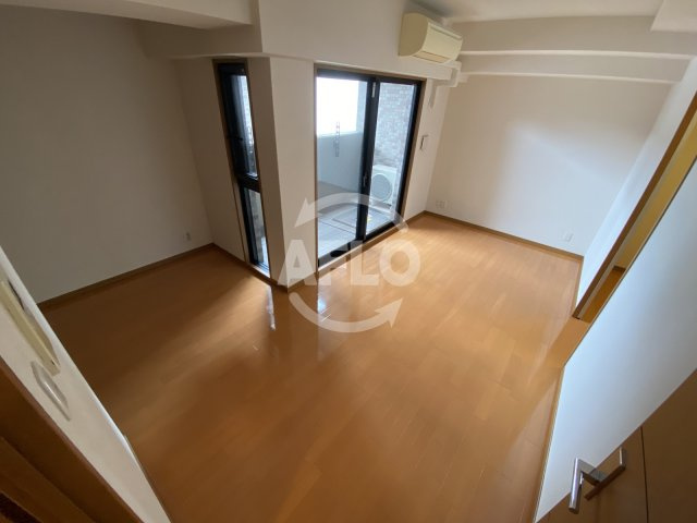 リーガルニシテンマスリーの居間・リビング|リーガル西天満III　リビング