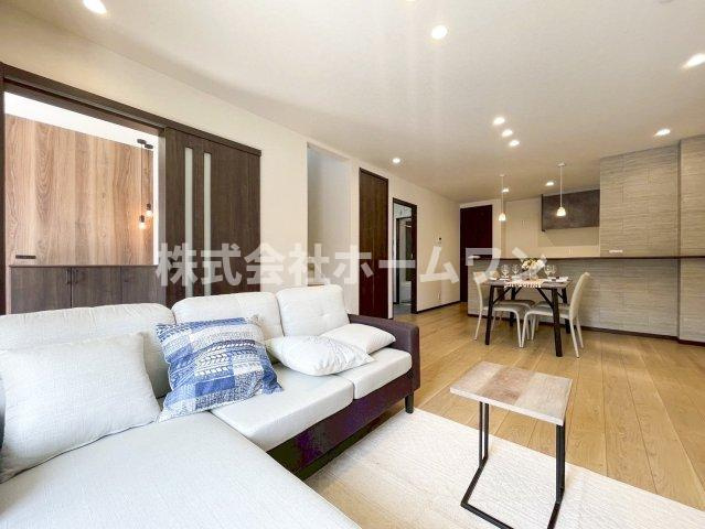 西多摩郡瑞穂町長岡　新築戸建の居間・リビング|こちらのリビングで趣味の時間をお楽しみください