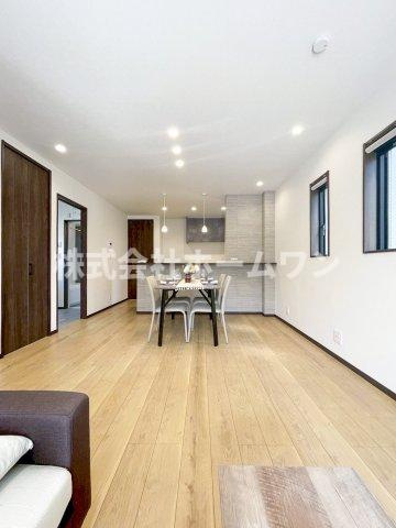 西多摩郡瑞穂町長岡　新築戸建の居間・リビング|おしゃれなリビングです