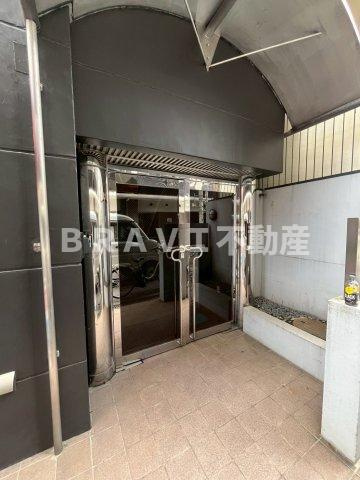 西本町クリスタルビルのエントランス