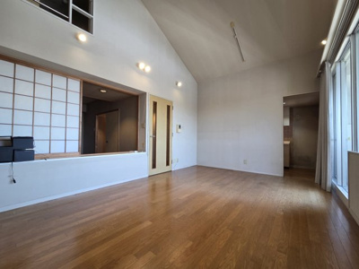 【居間・リビング】 | 〈コモンシティ湘南衣笠サウス・リッジ〉最上階！陽当り良好！