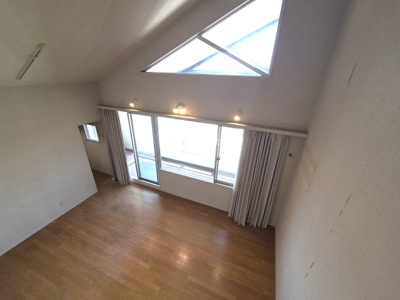 【居間・リビング】 | 〈コモンシティ湘南衣笠サウス・リッジ〉最上階！陽当り良好！