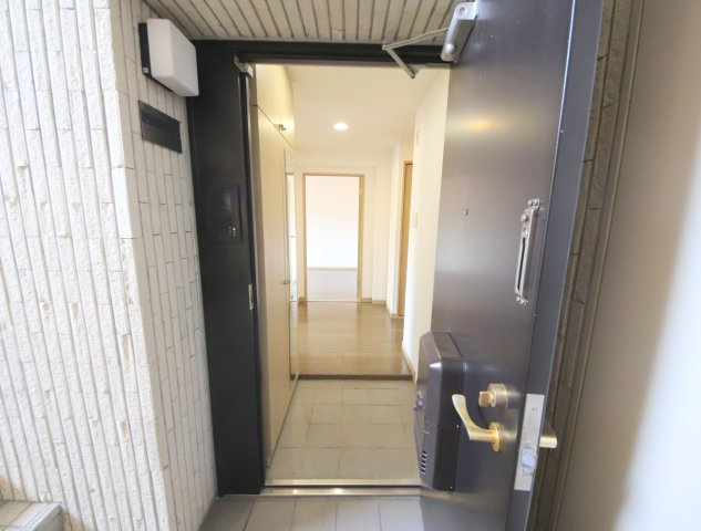 ヒルクレストあやめ池の玄関