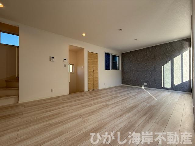 平塚市龍城ヶ丘　新築戸建　全３棟の居間・リビング|18.3帖　LDK