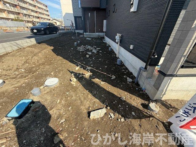 平塚市龍城ヶ丘　新築戸建　全３棟の駐車場|2月13日撮影　外構工事中　駐車スペース