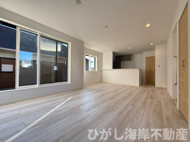 平塚市龍城ヶ丘　新築戸建　全３棟の居間・リビング|18.3帖　LDK