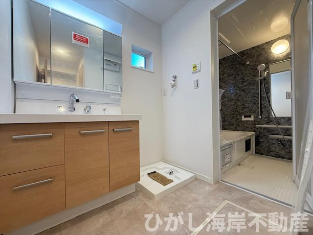 平塚市龍城ヶ丘　新築戸建　全３棟の脱衣所|脱衣スペース
