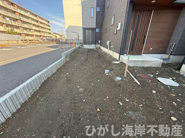 平塚市龍城ヶ丘　新築戸建　全３棟の駐車場|1月9日撮影　外構工事中　駐車スペース