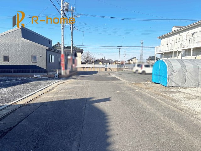 第1下妻市鎌庭　新築戸建て　1号棟の前面道路含む現地写真|堂々！建物完成♪実際のお部屋をご見学可能です♪
ご見学が一番の資料！お気軽にお問い合わせ下さい♪