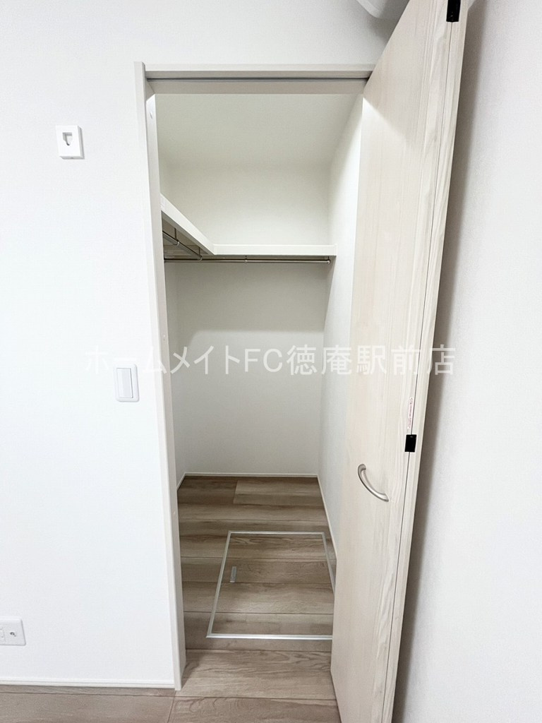 東大阪市稲田本町３丁目のハイツの収納