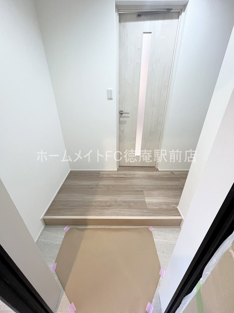 東大阪市稲田本町３丁目のハイツの玄関