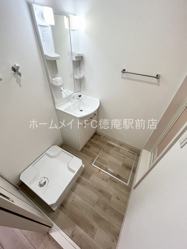 東大阪市稲田本町３丁目のハイツの洗面所