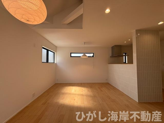 藤沢市鵠沼松が岡４丁目　新築戸建　全４棟のダイニング|15.6帖　開放感のある吹抜のLDK