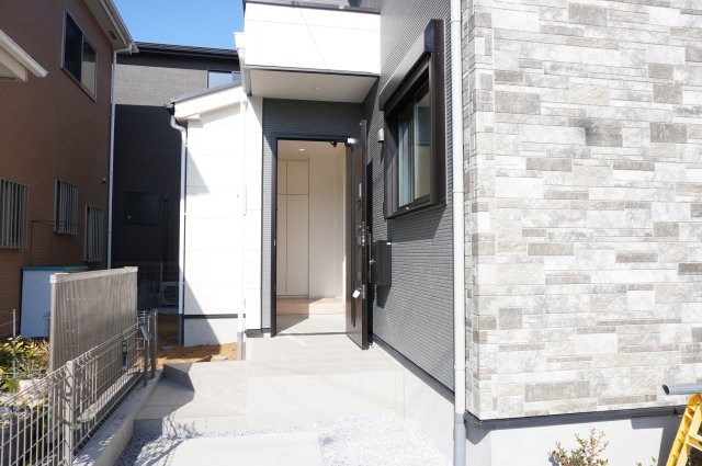 草加市西町 新築分譲住宅の駐車場