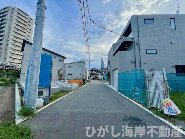 茅ヶ崎市本村4丁目　新築戸建　全２棟の前面道路含む現地写真|9月2日撮影　建築中　現地外観