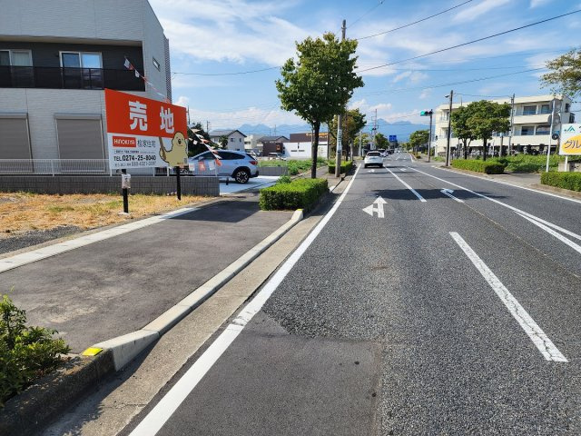高崎市筑縄町売土地の前面道路含む現地写真