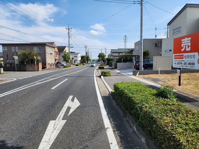 高崎市筑縄町売土地の前面道路含む現地写真