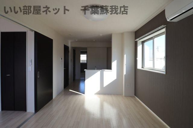 （仮称）千葉市中央区矢作町新築アパートの居間・リビング|ゆったり過ごせるリビングです