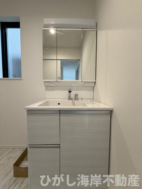 茅ヶ崎市下町屋2丁目　新築戸建　全4棟の独立洗面台|三面鏡化粧台
