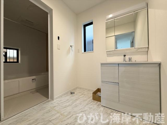 茅ヶ崎市下町屋2丁目　新築戸建　全4棟の前面道路含む現地写真|9月8日撮影　建築中　現地外観