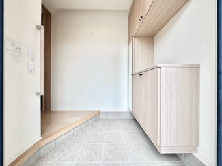 【玄関】 | 宇治市伊勢田町名木２丁目　中古戸建 | 一度、実際にご覧になってみませんか？暮らしやすい周辺環境も含め、スタッフがご案内いたします。お家探しの第一歩としてでも大丈夫です(^^)/お気軽にお問い合わせ下さいね♪