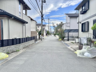 【前面道路含む現地写真】 | 宇治市伊勢田町名木２丁目　中古戸建 | 《イオンモール久御山店》が車で約9分と気軽にショッピングが楽しめます。