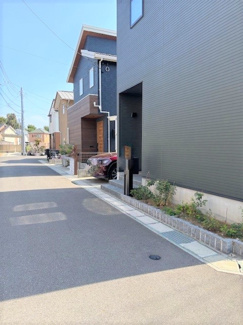 【前面道路含む現地写真】 | 松戸市殿平賀　中古戸建