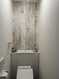 【トイレ】 | 松戸市殿平賀　中古戸建 | タンク隠ぺい型の室内スッキリトイレです。
