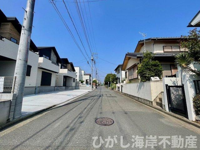 藤沢市鵠沼海岸６丁目　新築戸建　全３棟の前面道路含む現地写真|現地外観