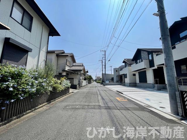 藤沢市鵠沼海岸６丁目　新築戸建　全３棟の前面道路含む現地写真|現地外観