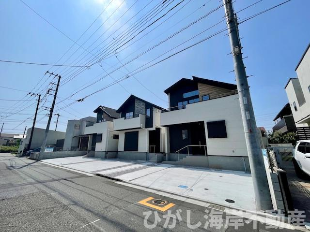 藤沢市鵠沼海岸６丁目　新築戸建　全３棟の前面道路含む現地写真|現地外観