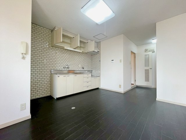 UJビル宝塚の居間・リビング|ゆったりとした居間です