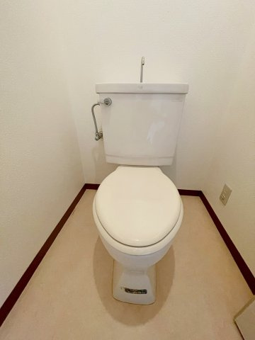 UJビル宝塚のトイレ|シンプルで使いやすいトイレです