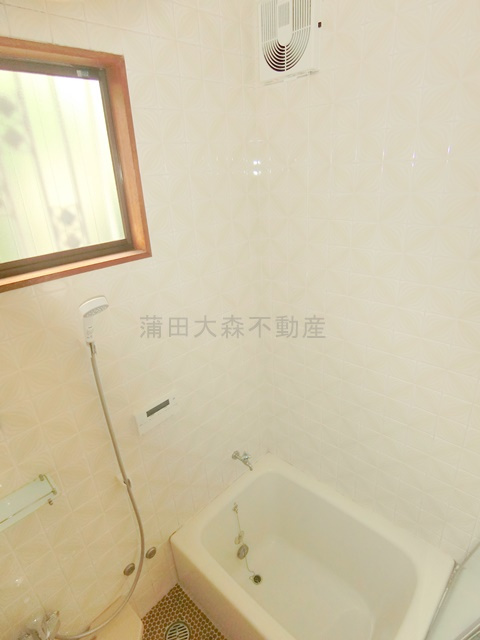 山王戸建3の浴室|追い焚き機能付きバスルーム　お風呂