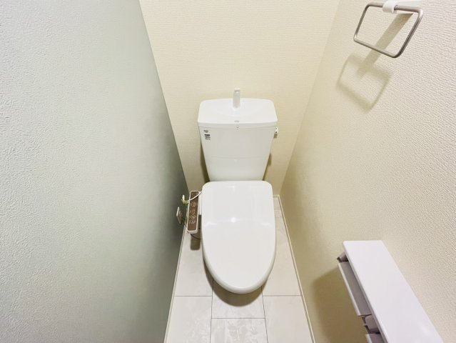 知多市八幡堀切19番1『仲介手数料無料』新築戸建てのトイレ