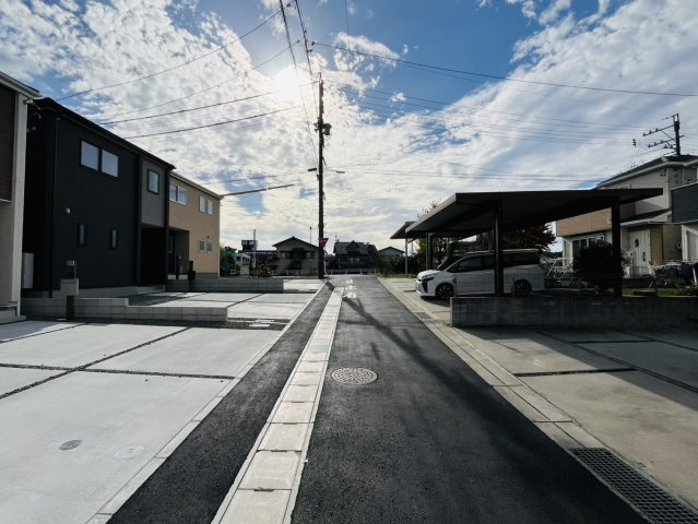 知多市八幡堀切19番1『仲介手数料無料』新築戸建ての前面道路含む現地写真