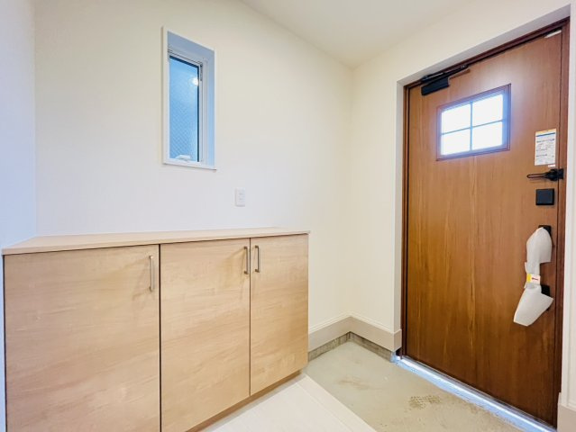 知多市八幡堀切19番1『仲介手数料無料』新築戸建ての玄関