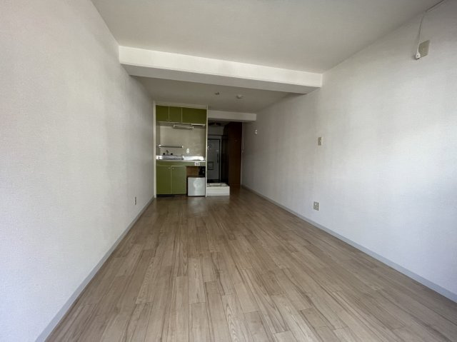 【居間・リビング】 | 明るい洋室です