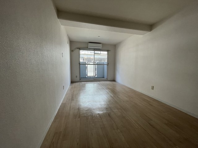 【寝室】 | 広い洋室です