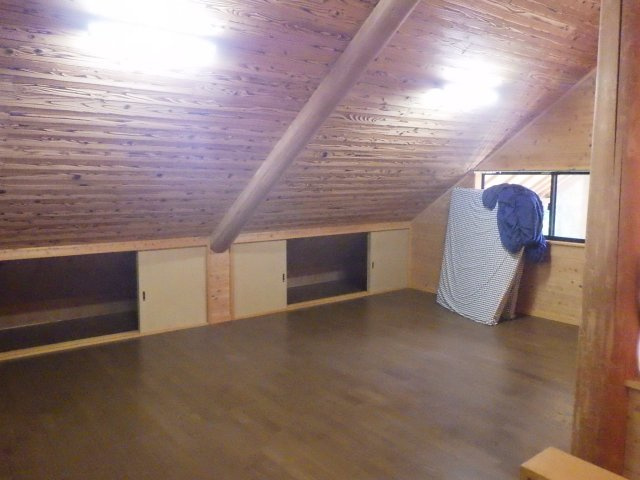 中古戸建　　　　　　大朝の洋室