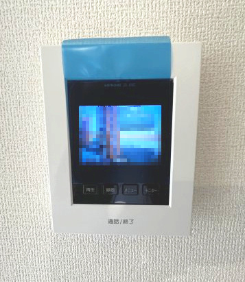 昭島市中神町2丁目　新築戸建全1棟の防犯設備|モニター付きインターホンあり。急な来客でも室内から顔が確認できると安心ですよね